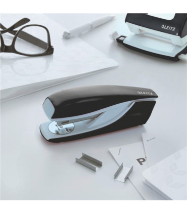 Sešívačka Leitz NeXXt 5502 WOW - 30 listů, černá