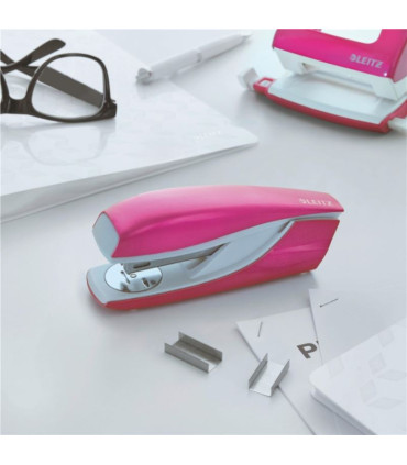 Sešívačka Leitz NeXXt 5502 WOW - 30 listů, metalicky růžová